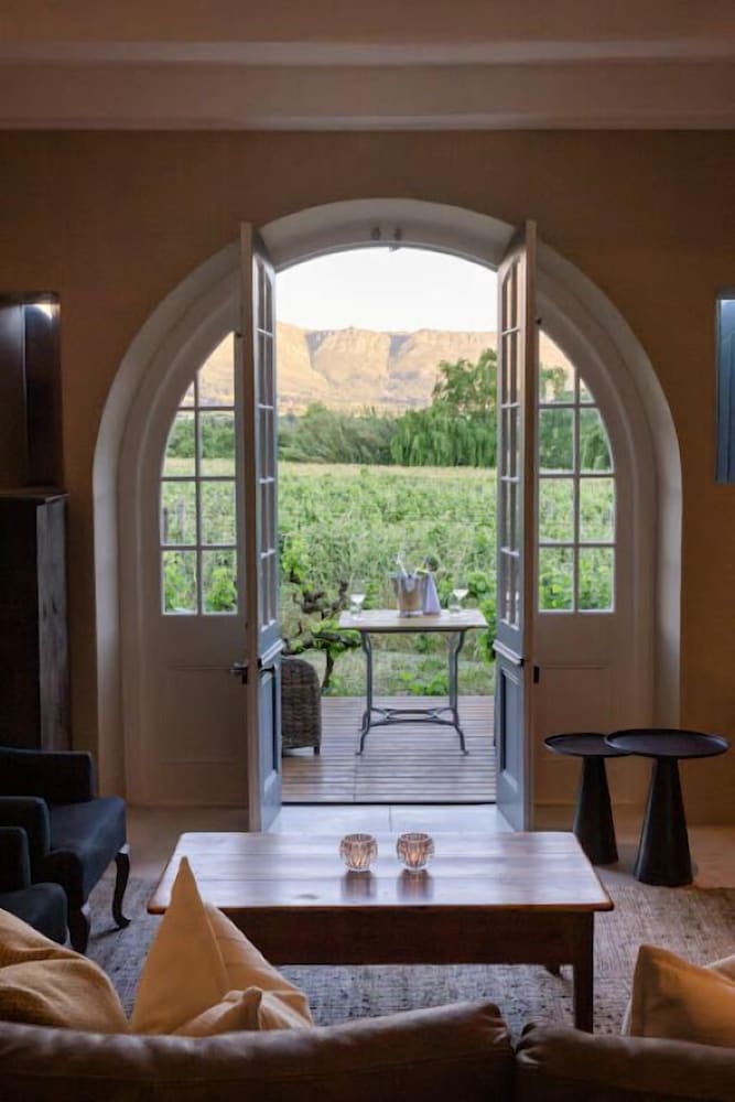 The Owners Cottage / La Provencale 24/50
