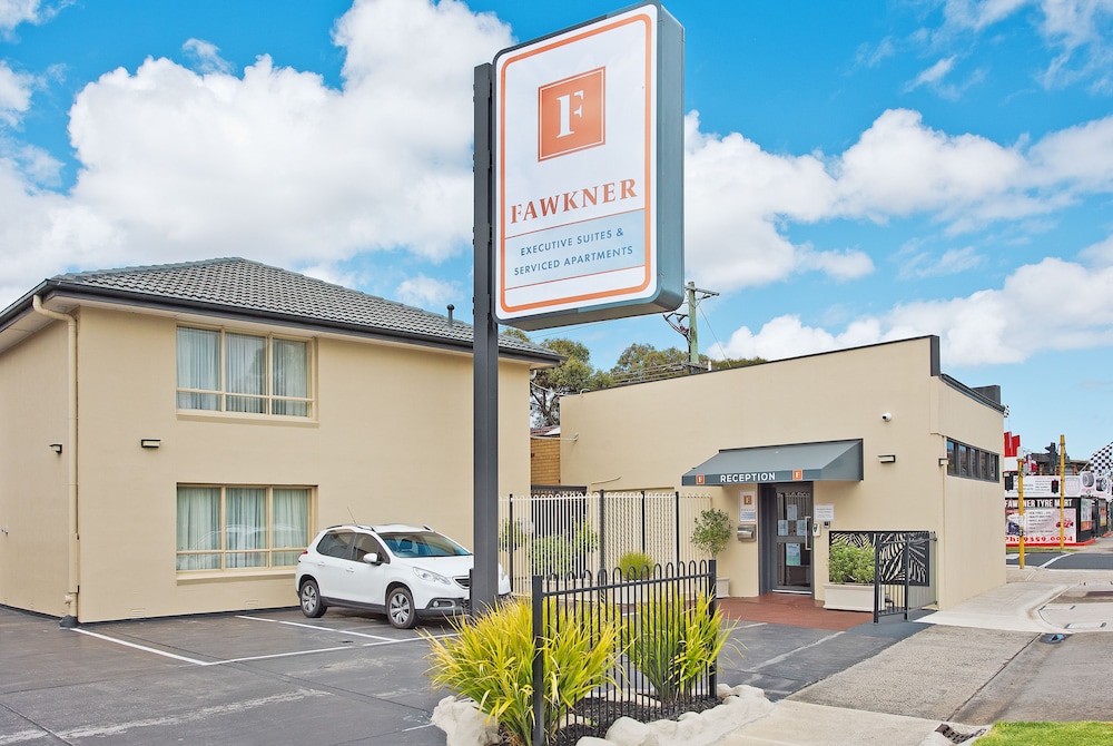 Fawkner Suites Serviced Apartments 55/64