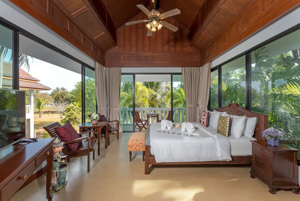 Villa, King Bed, Pool Side