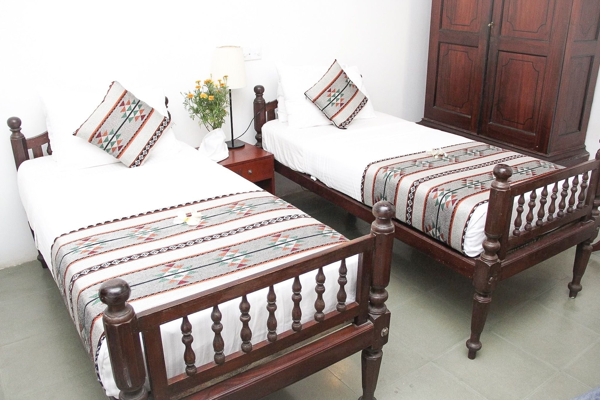 STANDARD, TWIN BEDS
