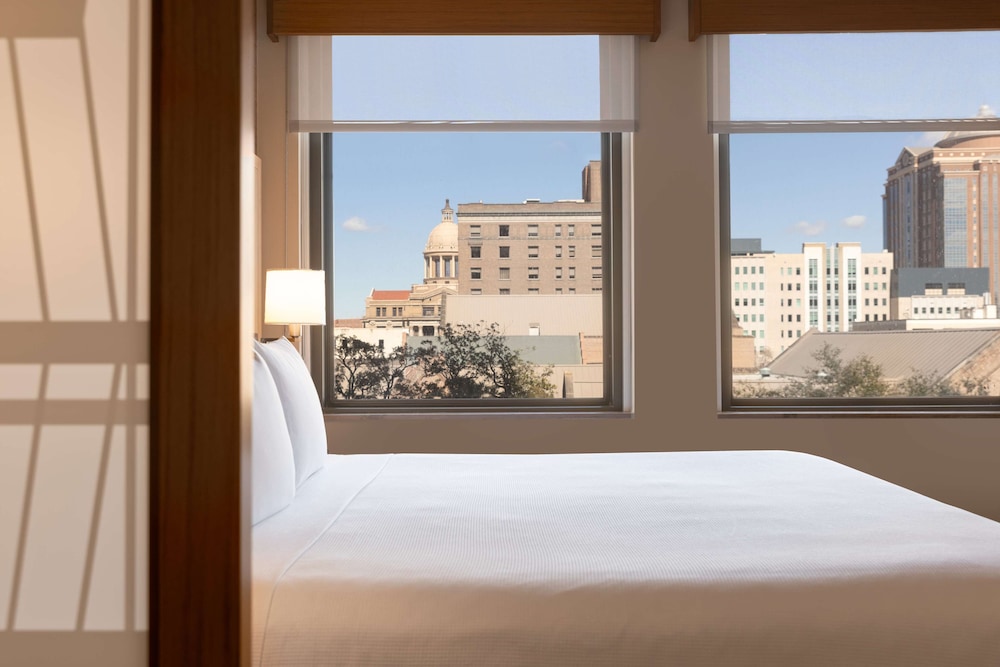 Hyatt Place Houston Downtown 10/50