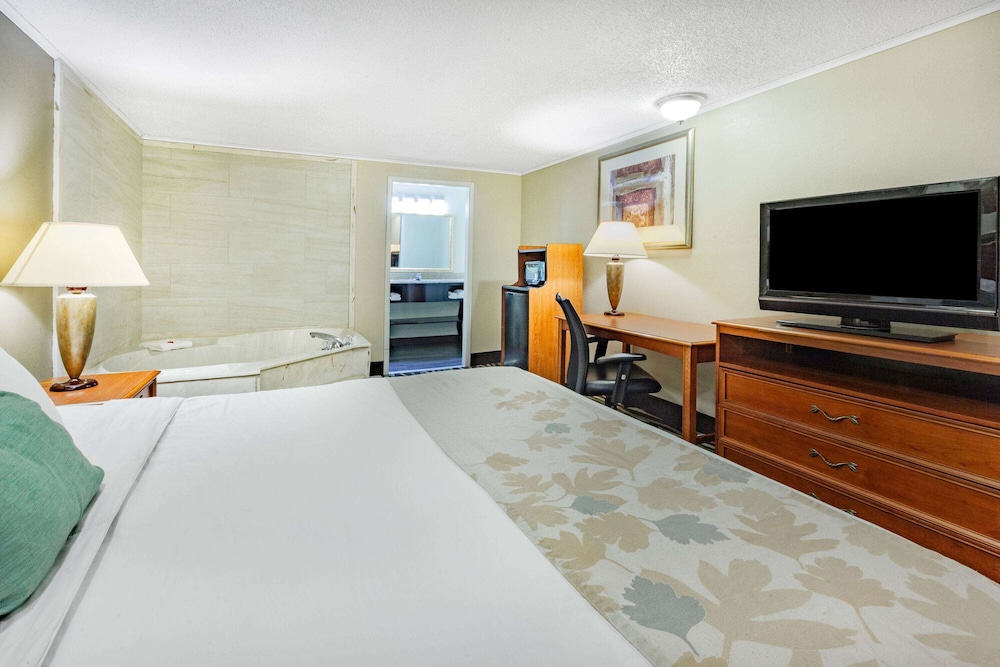 Monroe Hotel 28/52