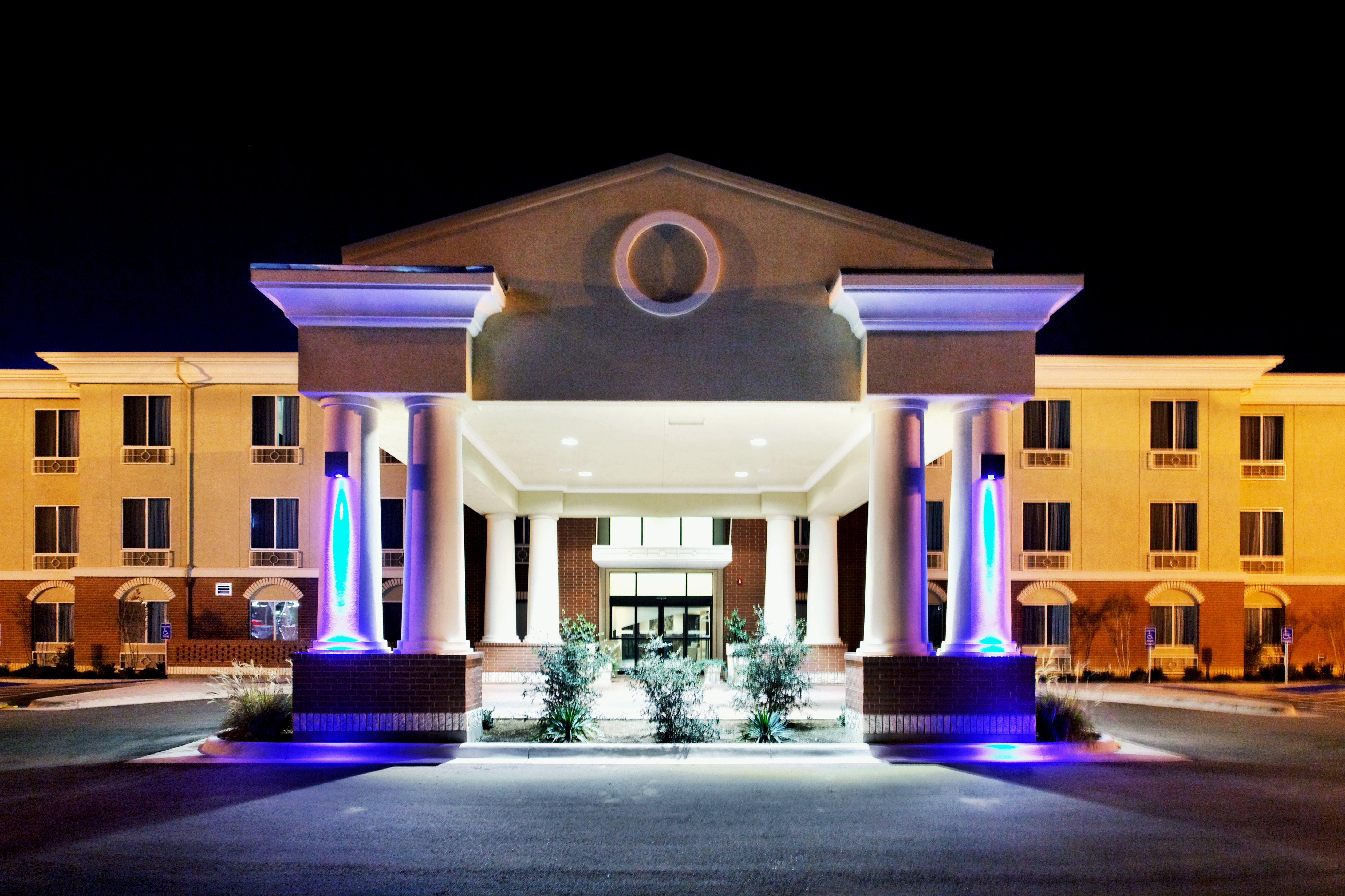 Holiday Inn Express Hotel & Suites Ozona 2/35