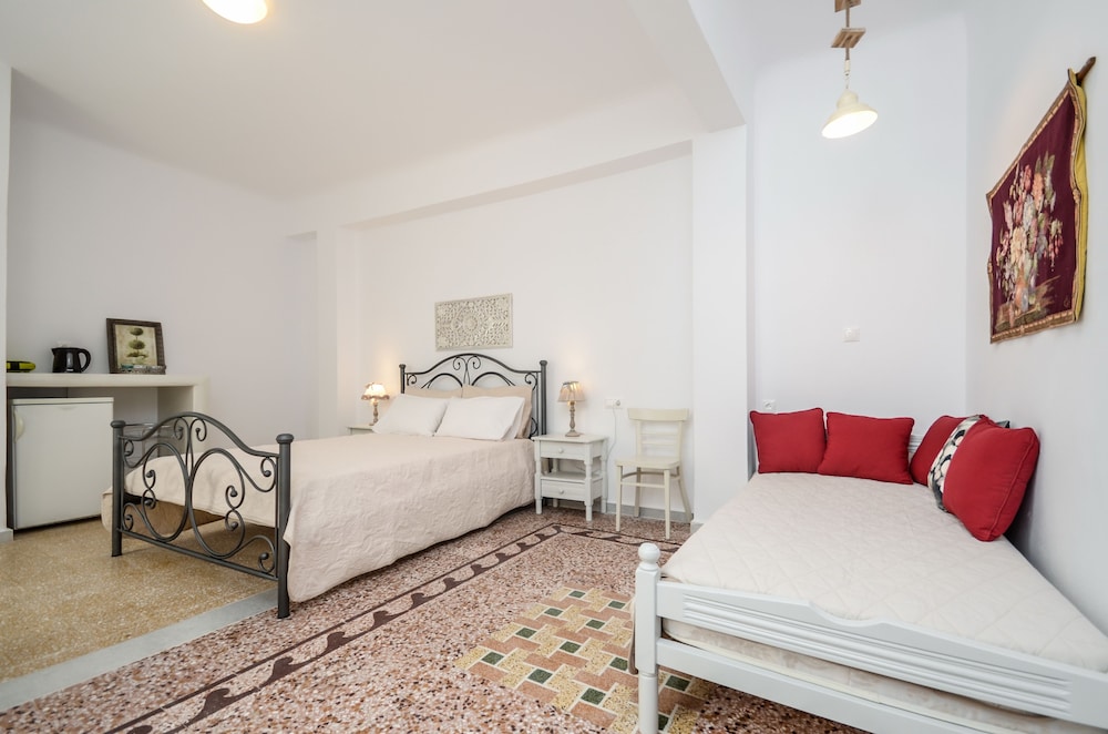 Naxos Center Houses 19/50