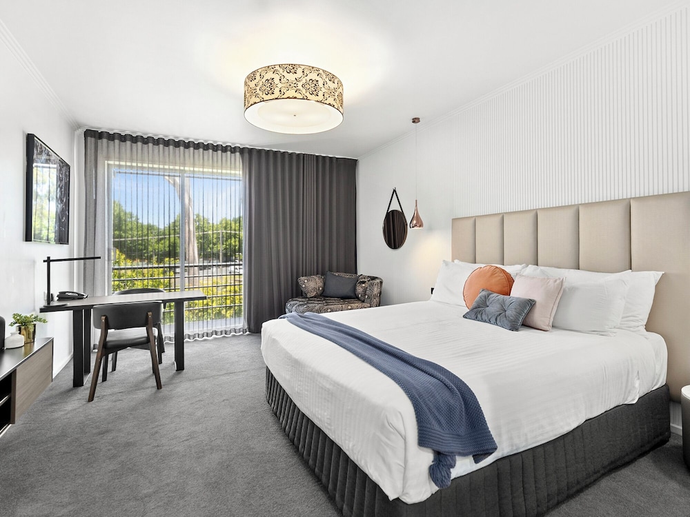 Spa, Deluxe, Suite, King Bed, Queen Bed