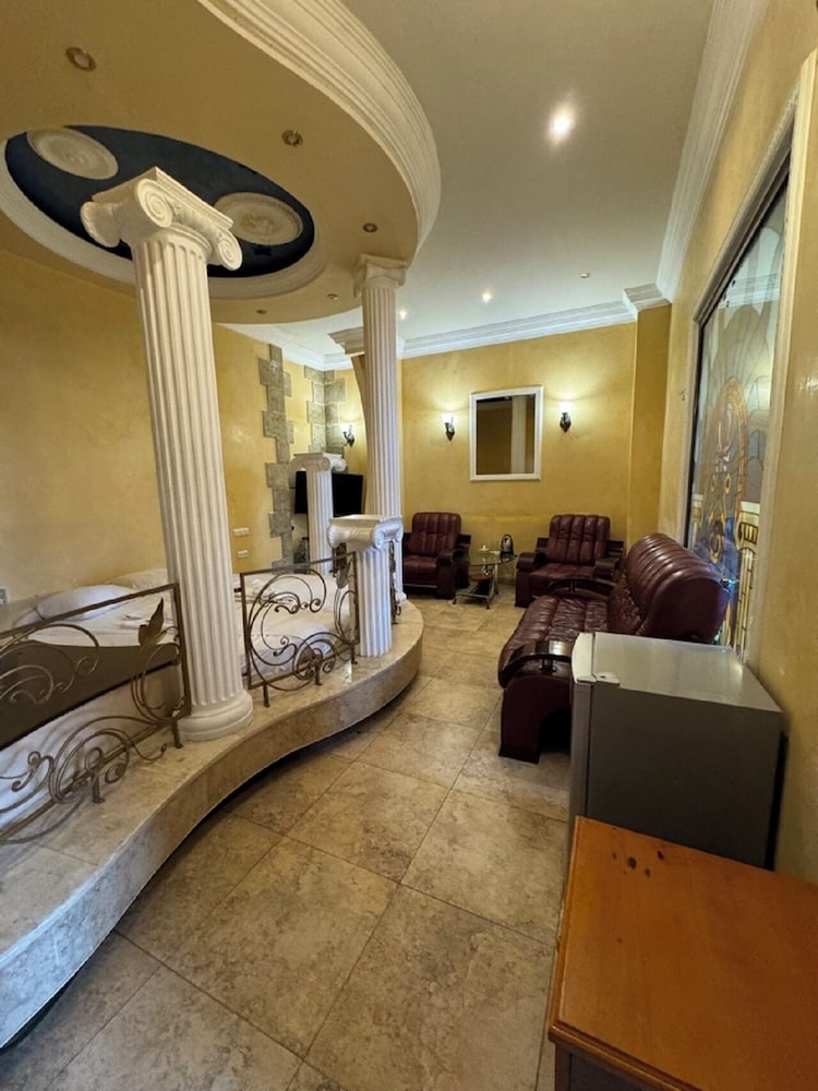 Bella Hotel 32/50