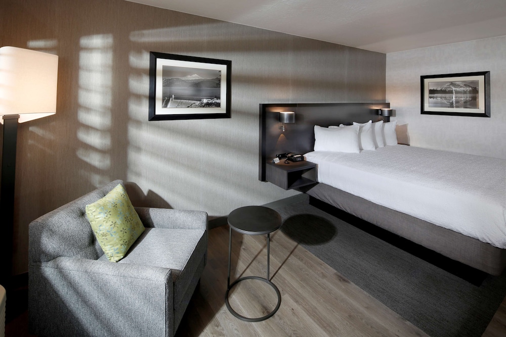 Best Western Plus Hilltop Inn 18/52