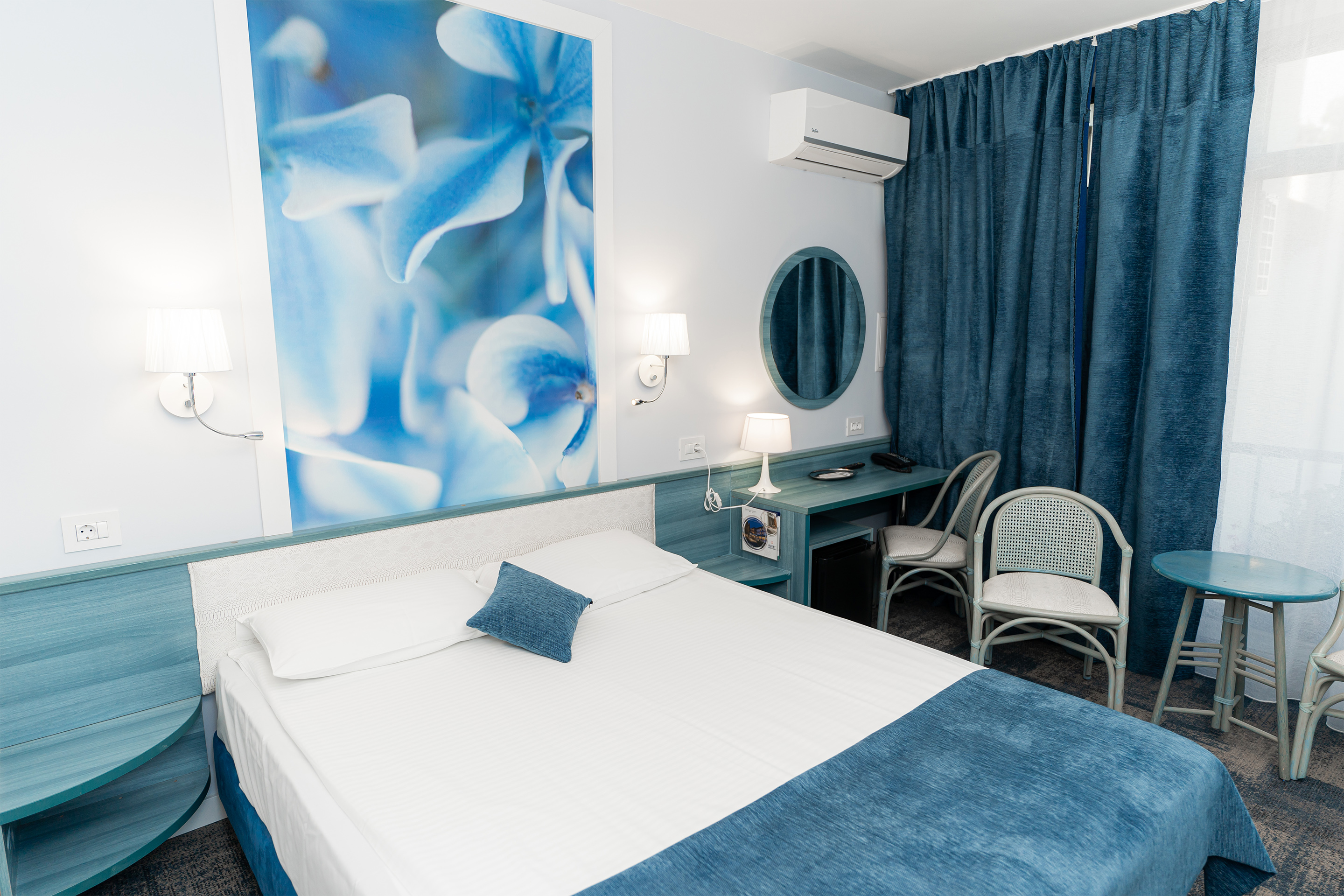 غرفة قياسية بسرير مزدوج، Continental Hotel 5/7