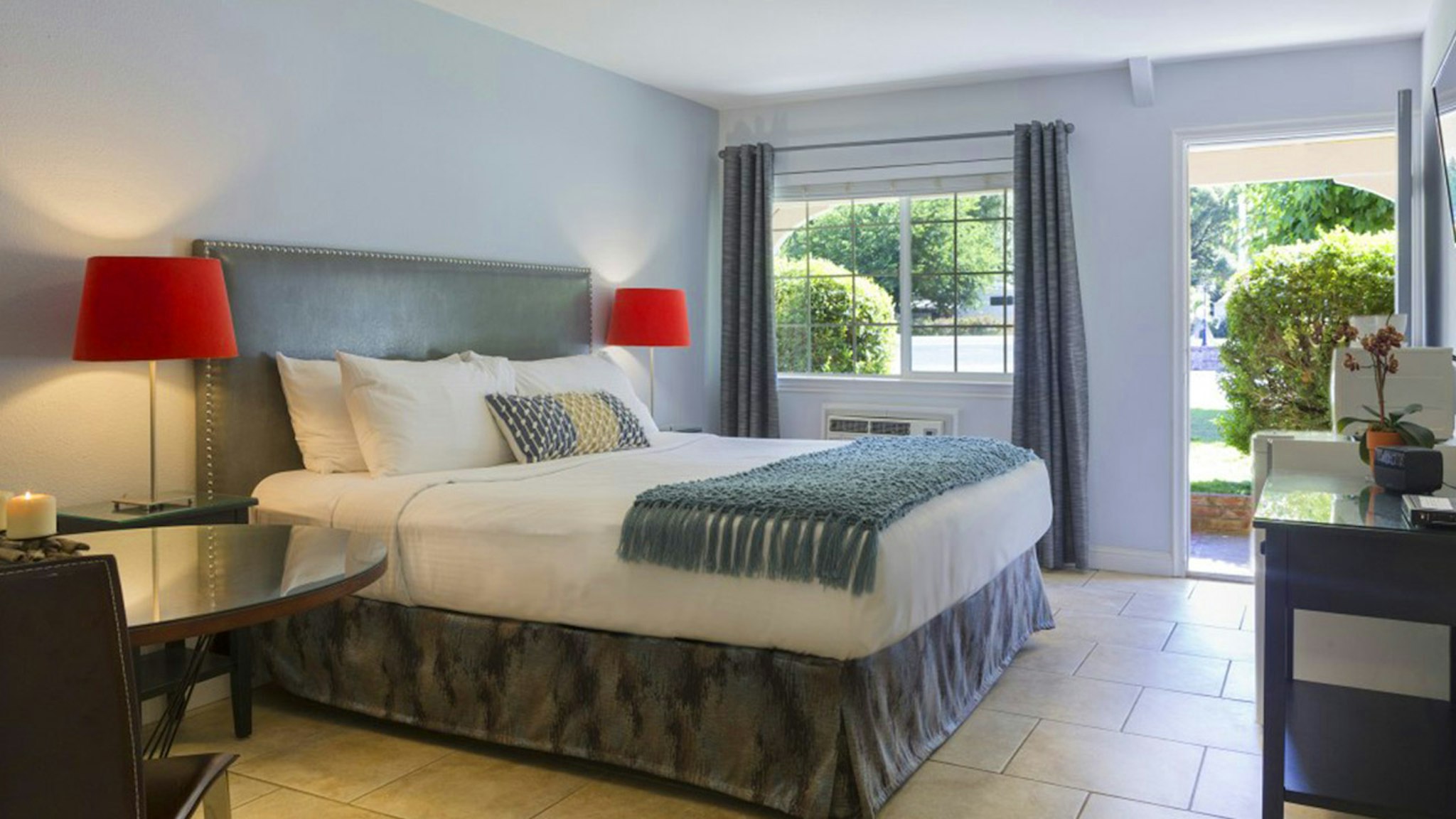 Room, King Bed, Mountain Side