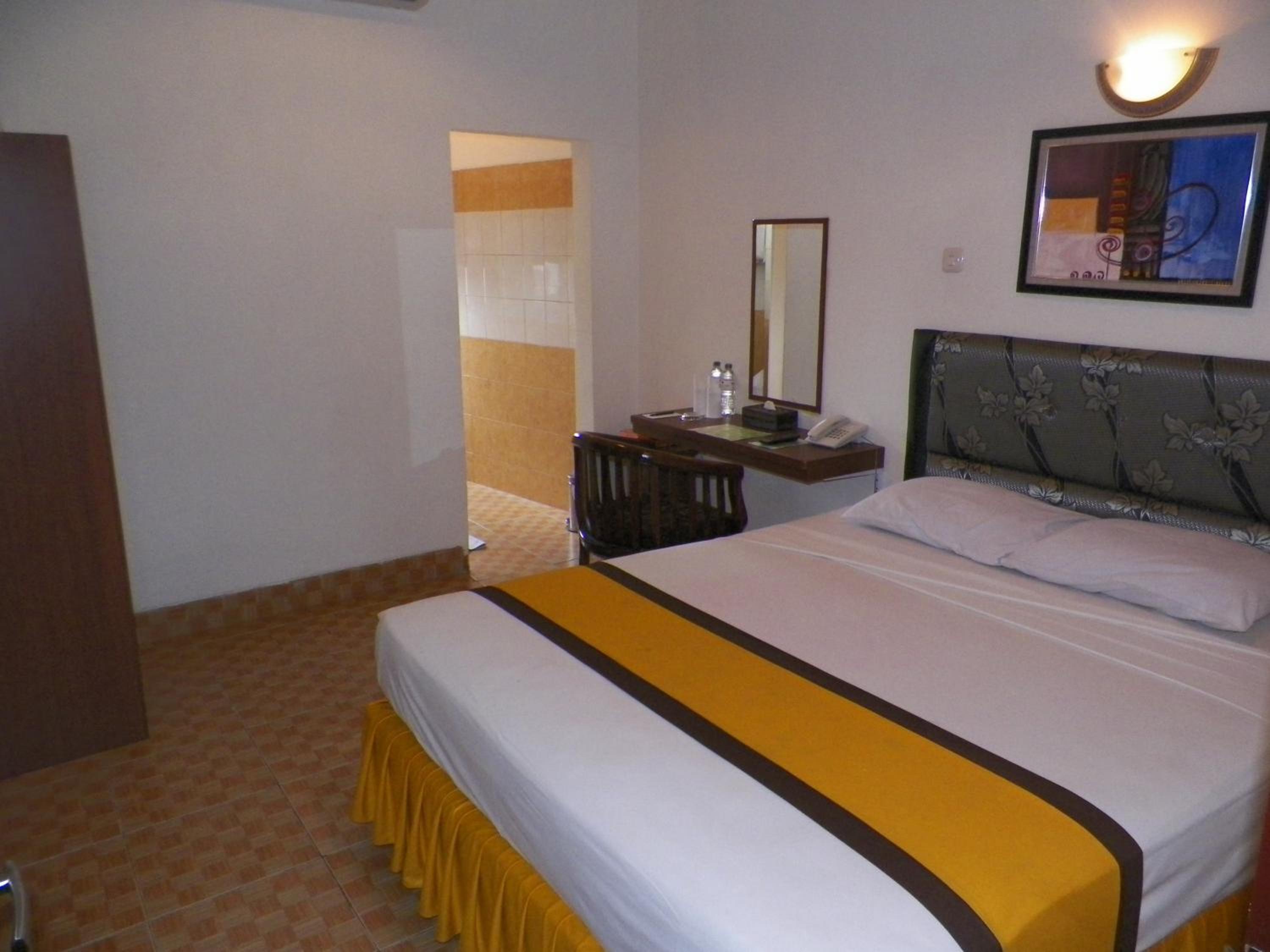SUPERIOR, DOUBLE OR TWIN BED