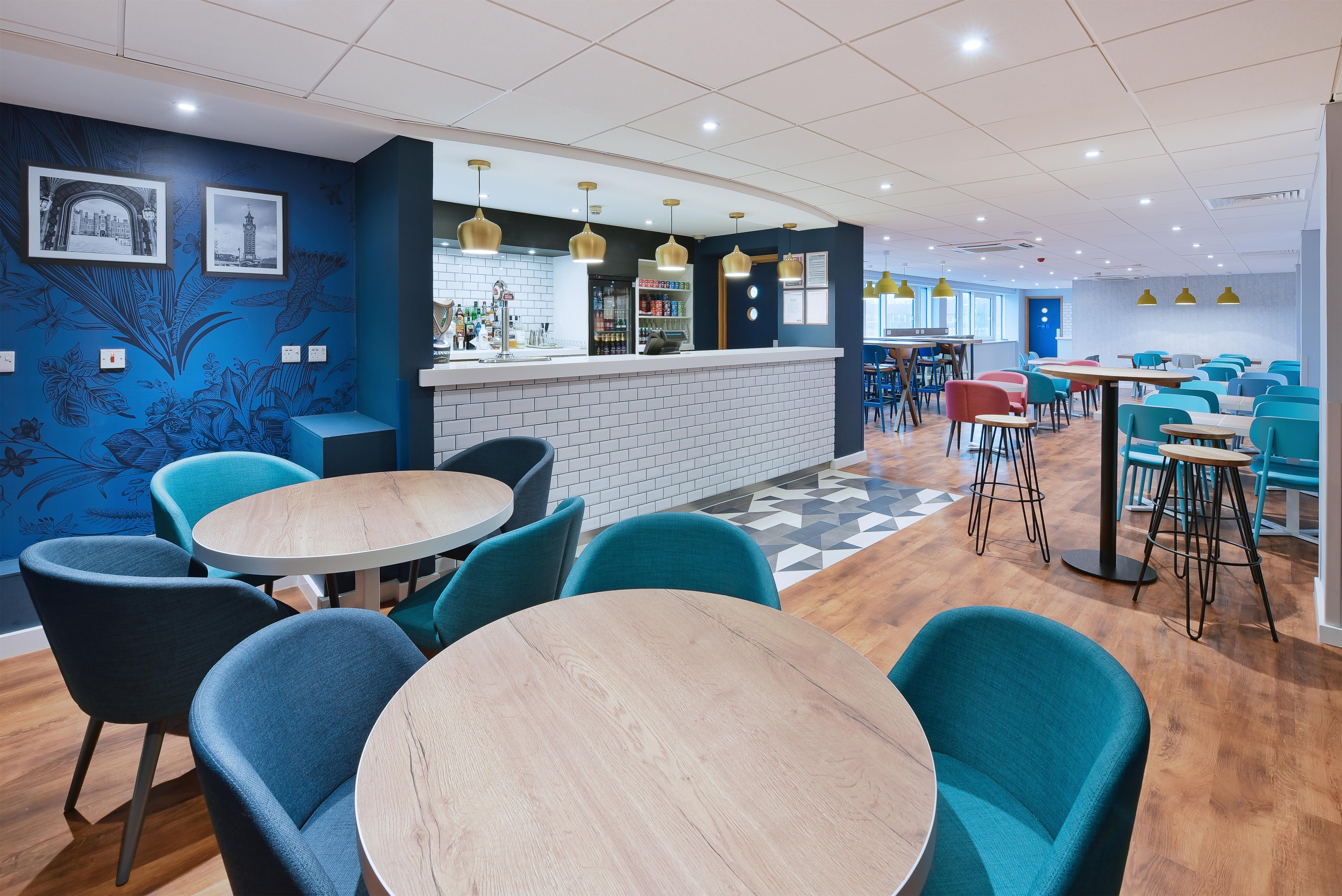 Travelodge London Chessington Tolworth 22/32