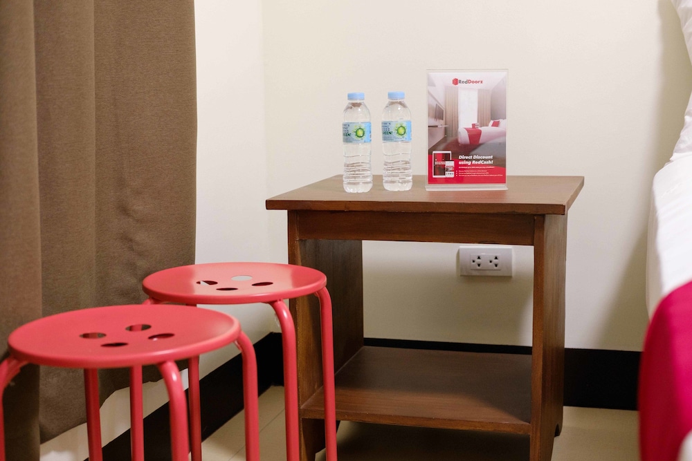Reddoorz Plus Edsa Congressional 30/32