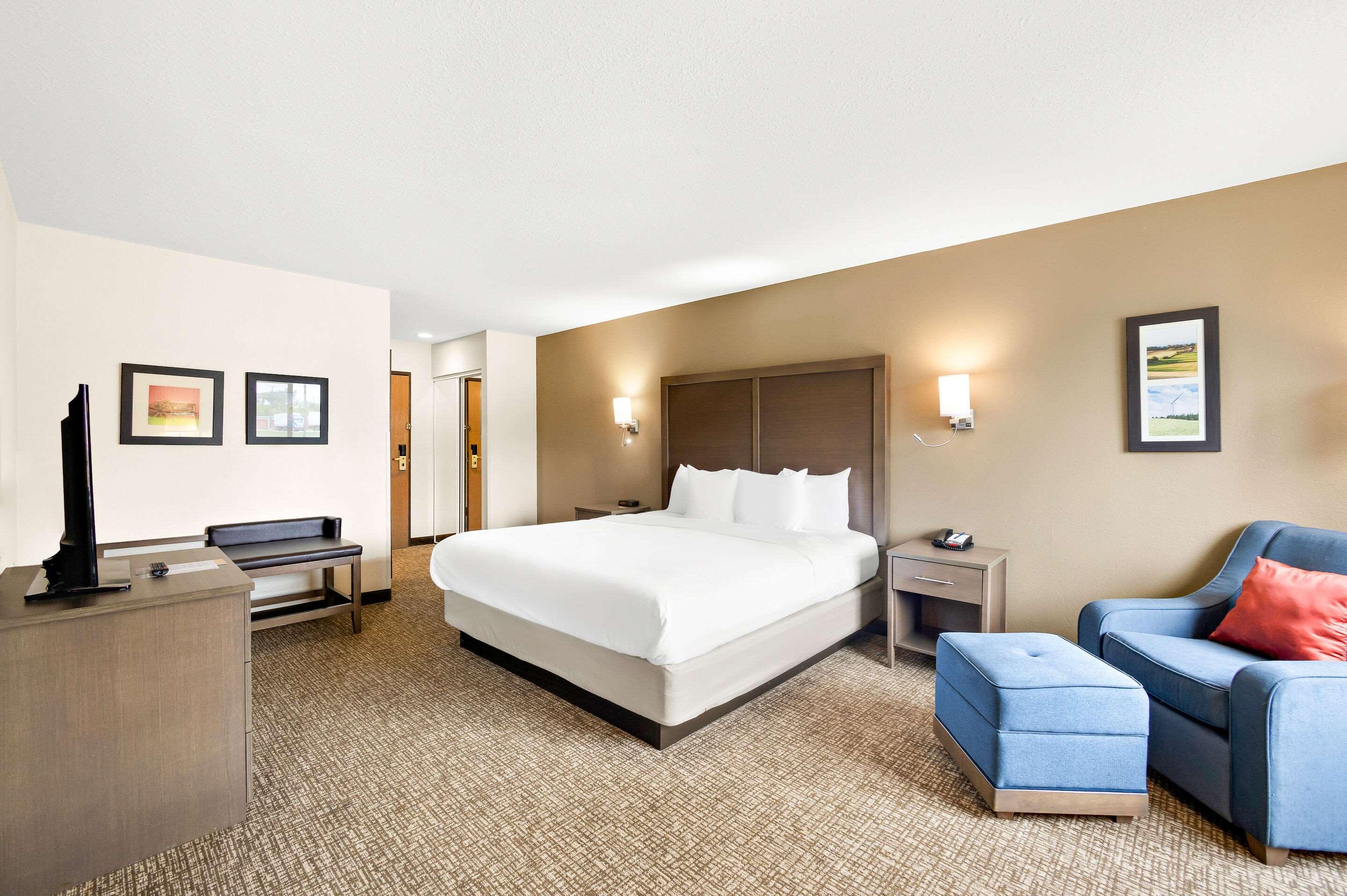 Efficiency, Suite, King Bed