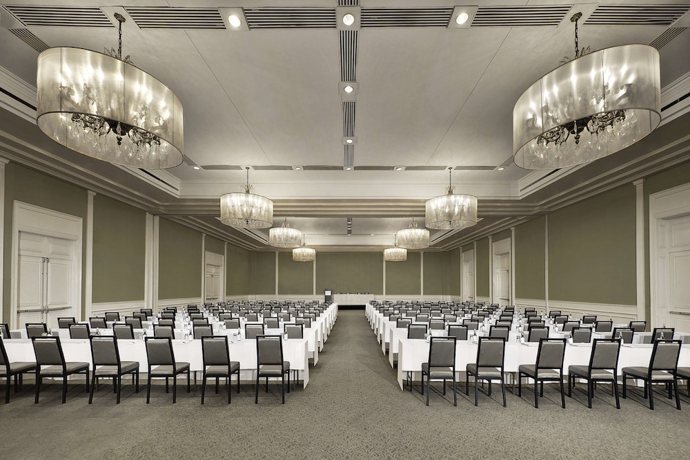 Crowne Plaza Toronto – North York 53/70