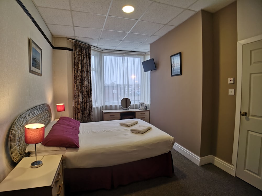 Aunties Coliseum Hotel 10/50