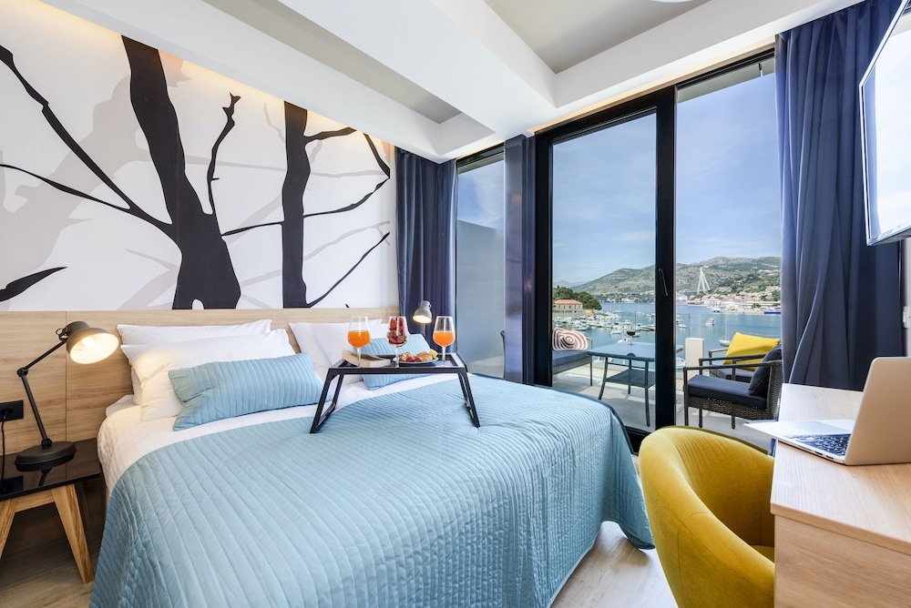 Adriatic Deluxe Apartments 12/73