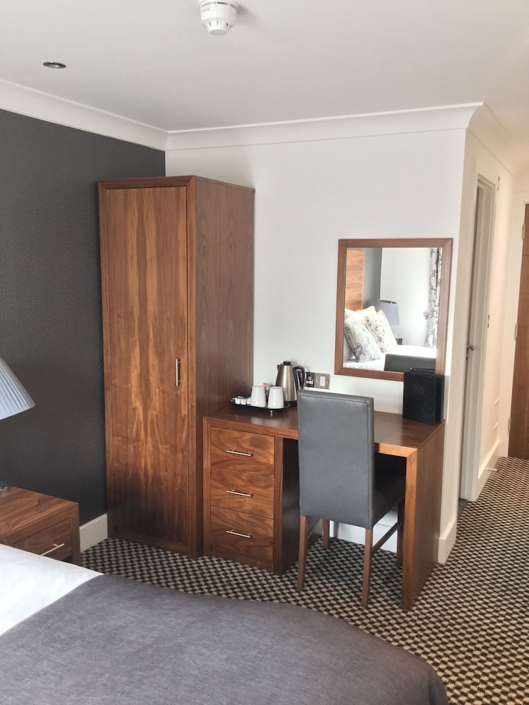 The Boleyn Hotel 3/50