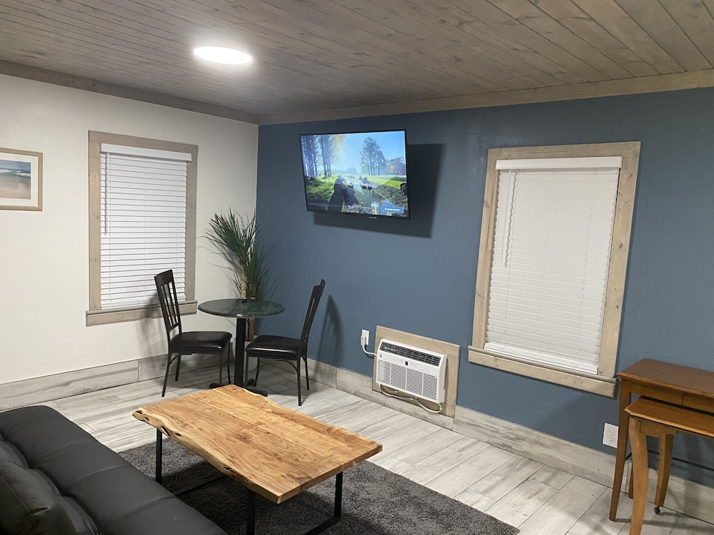 Gulf Coast Inn 23/50