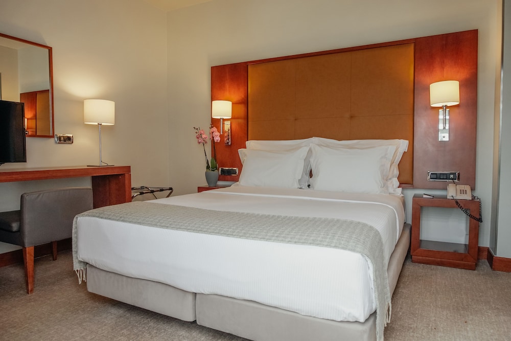 DELUXE, DOUBLE OR TWIN BED, TERRACE