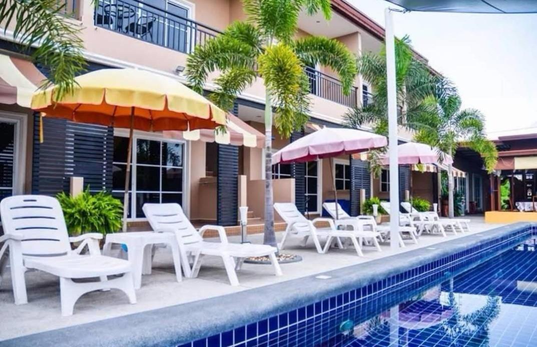 4 Palms Resort 7/45