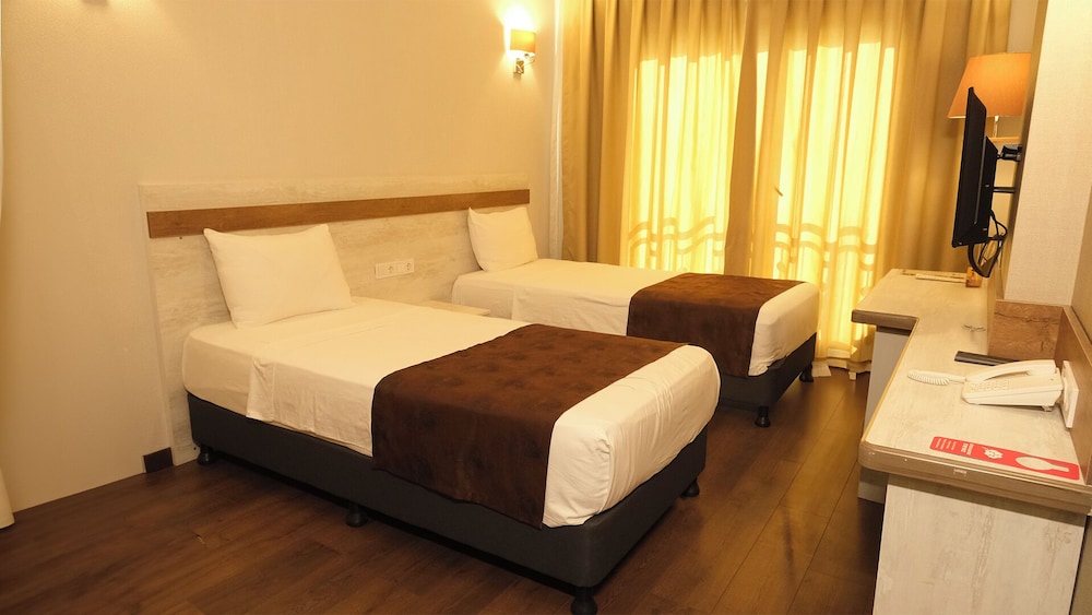 Kanyonvadi Hotel 14/47