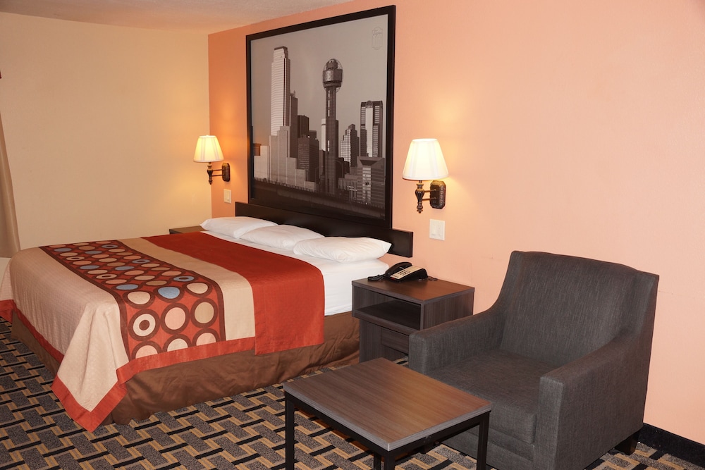 Super 8 by Wyndham Farmers Branch/North Dallas 10/28