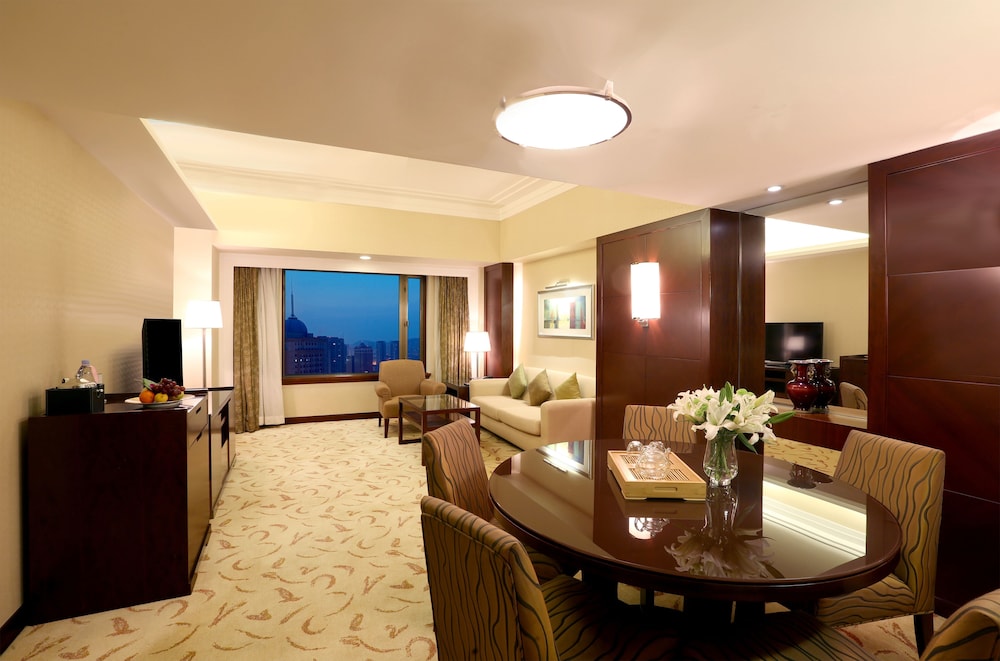 Shangri-La Dalian 50/70