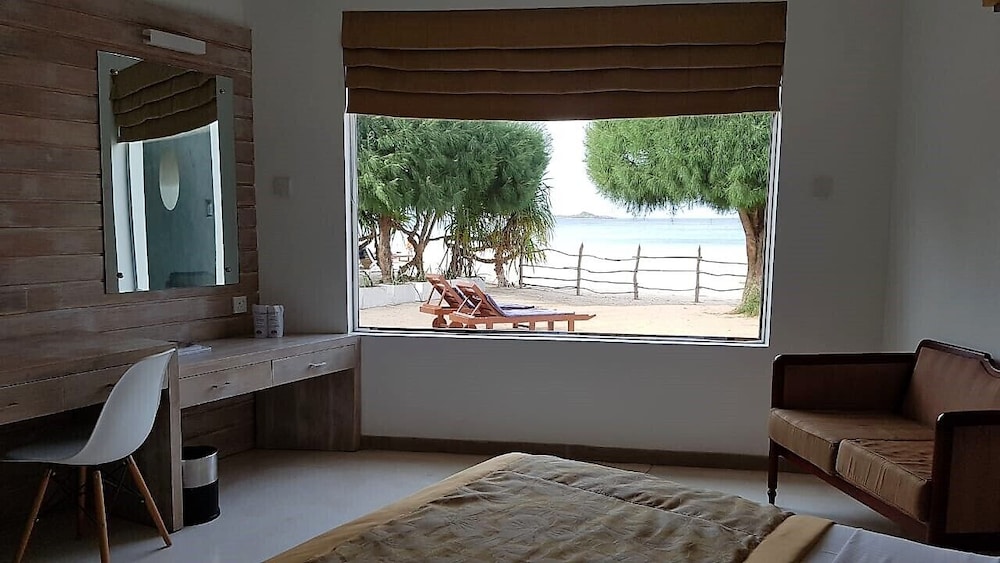 Nilaveli Beach Hotel 25/50