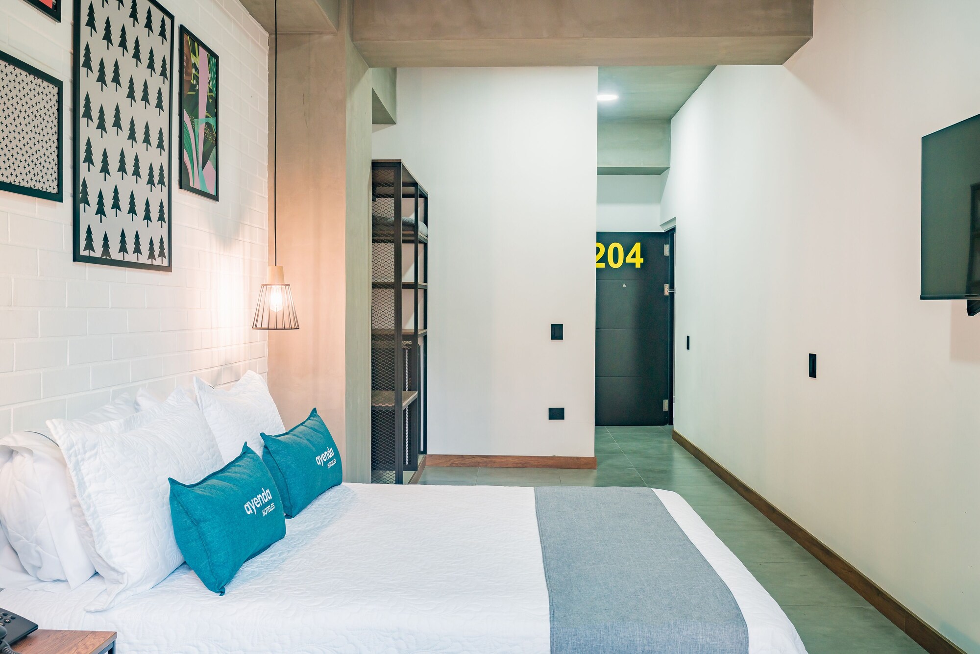 ROOM, DOUBLE BED