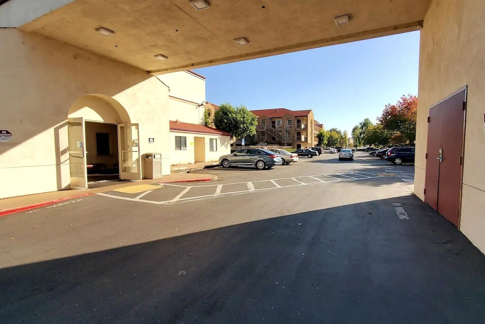 California Inn And Suites Rancho Cordova 5/37