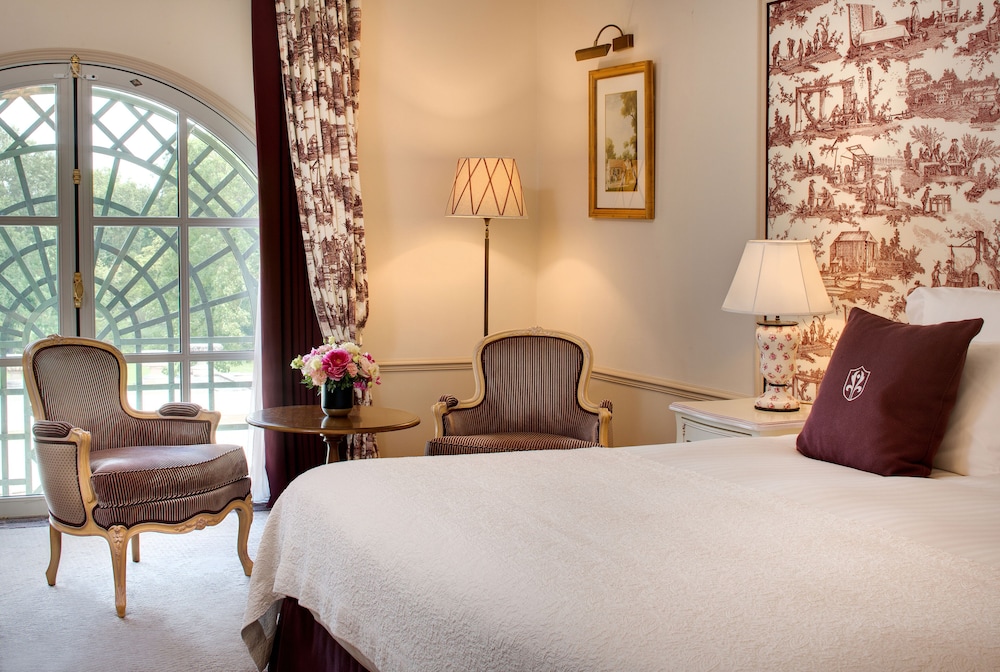 غرفة بريميوم بسرير كوين بإطلالة على المتنزه، Auberge Du Jeu De Paume 2/7
