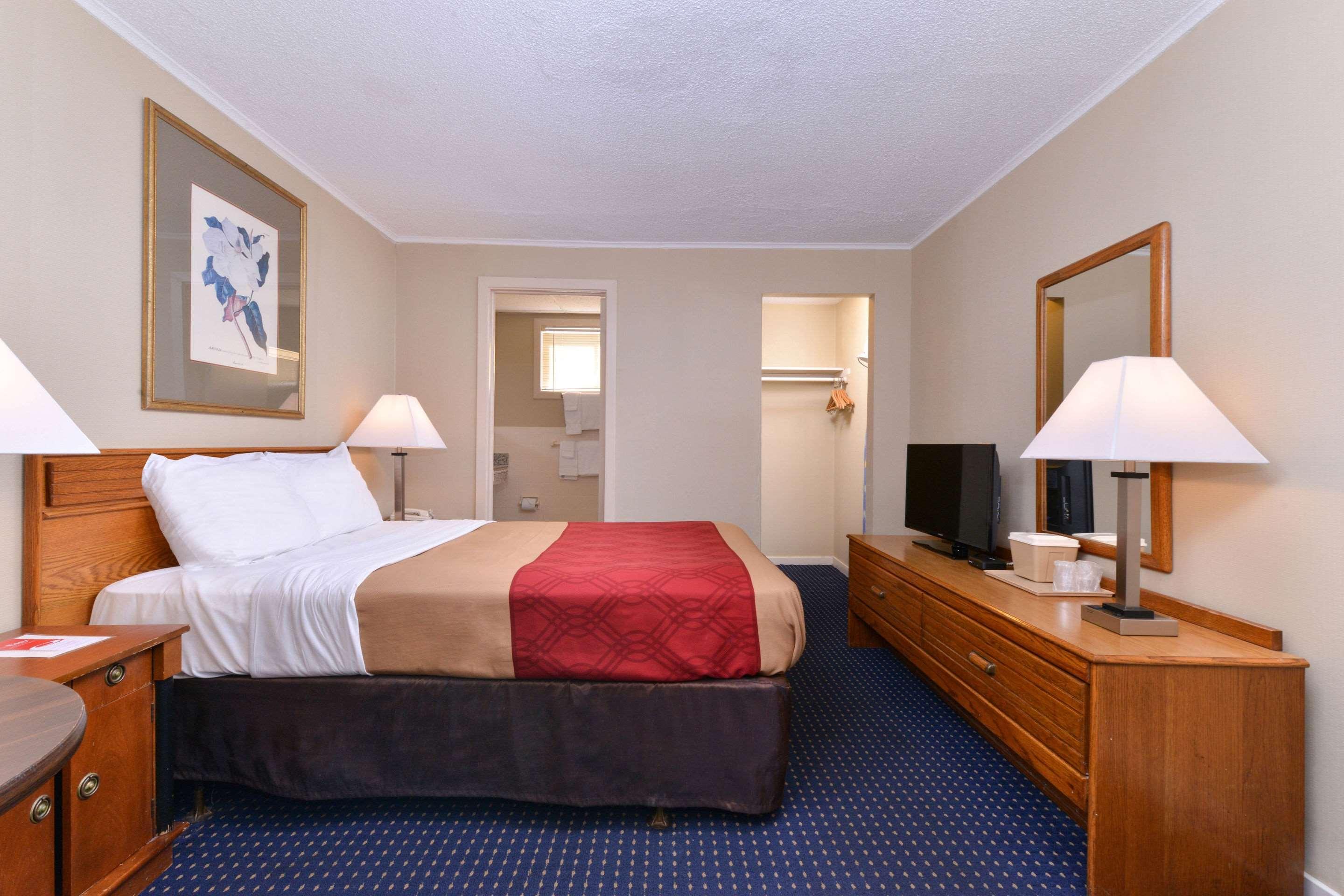 Economy Inn East Hartford CT 33/60