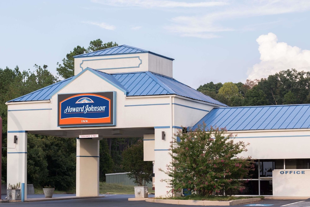 Howard Johnson by Wyndham Commerce GA 3/9