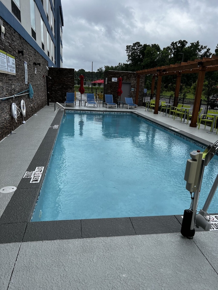Home2 Suites by Hilton Hinesville 8/16