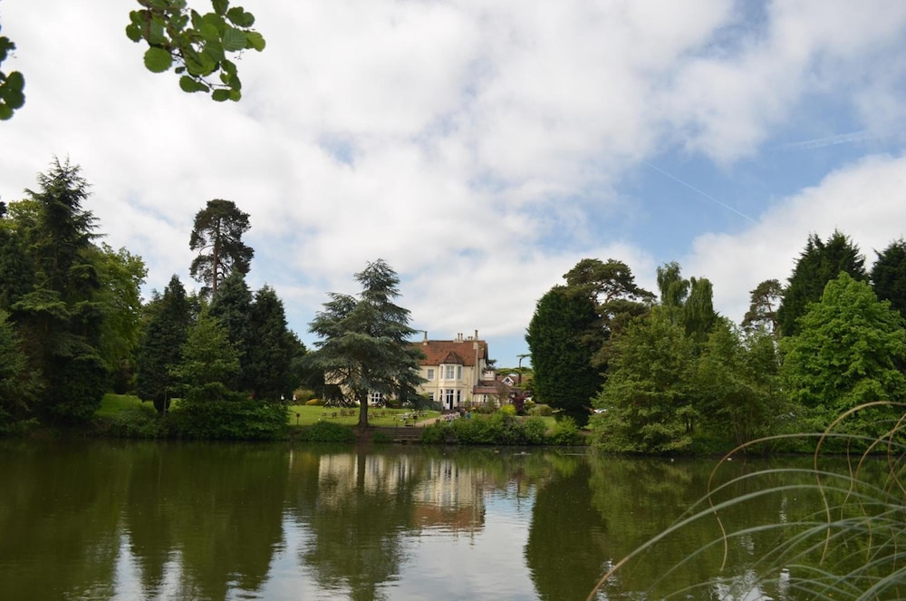 Worplesdon Place Hotel 61/70