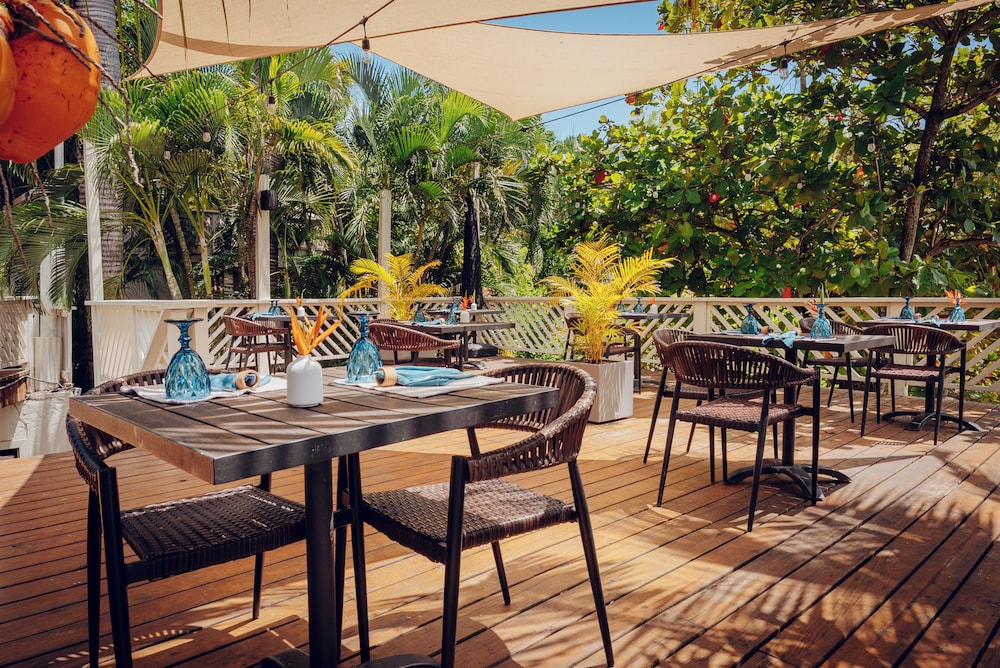 Tranquilseas Eco-Lodge, Diving Center, Restaurant &amp; Bar 34/50