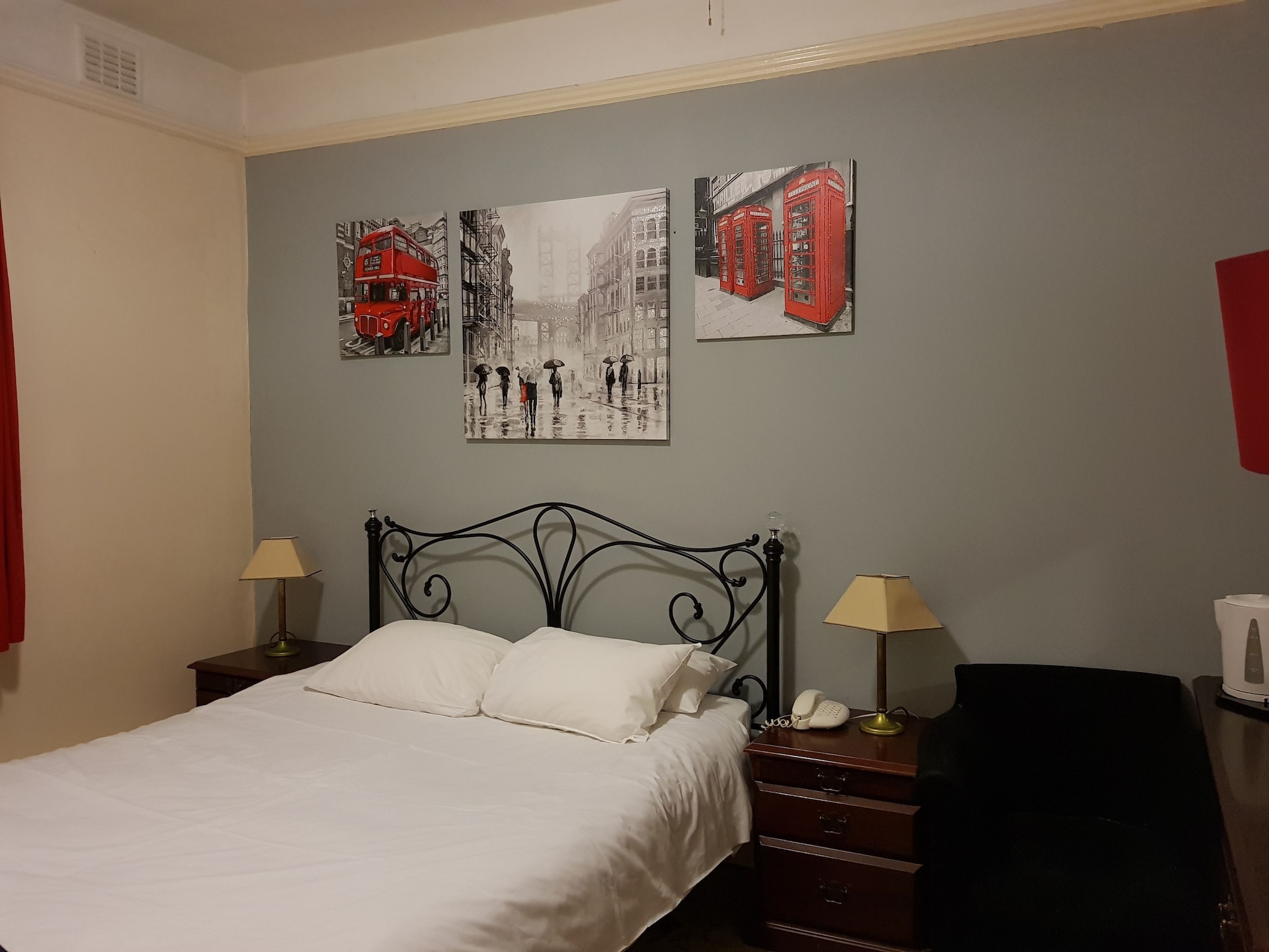 ROOM, DOUBLE BED