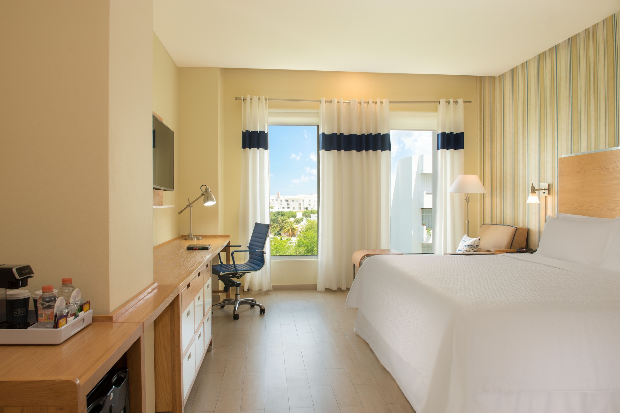Room at Four Points by Sheraton Cancun Centro, CANCUN