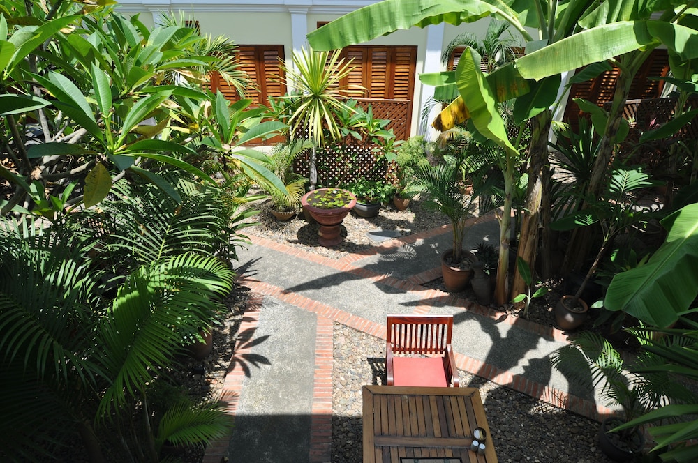 Lotus Villa Boutique Hotel 45/49