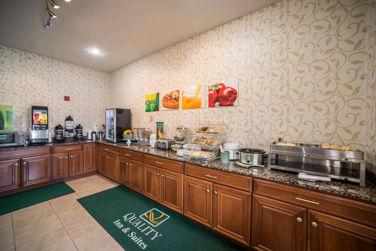 Quality Inn Litchfield Route 66 4/36