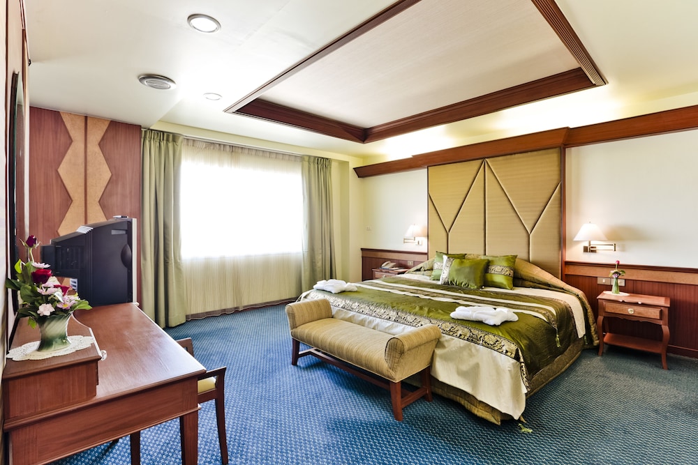 Charoen Hotel 21/71
