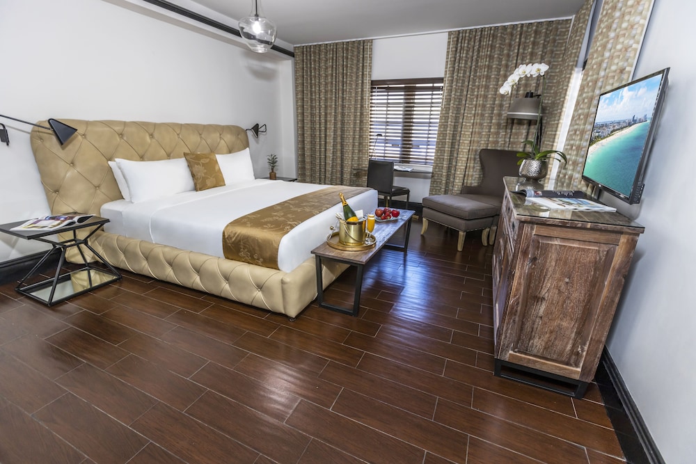 1 BEDROOM, SUITE, KING BED, TERRACE