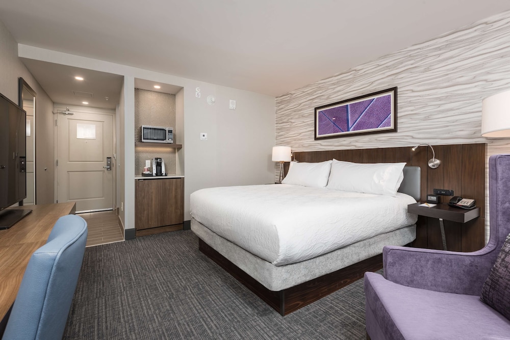 ROOM, KING BED, ACCESSIBLE