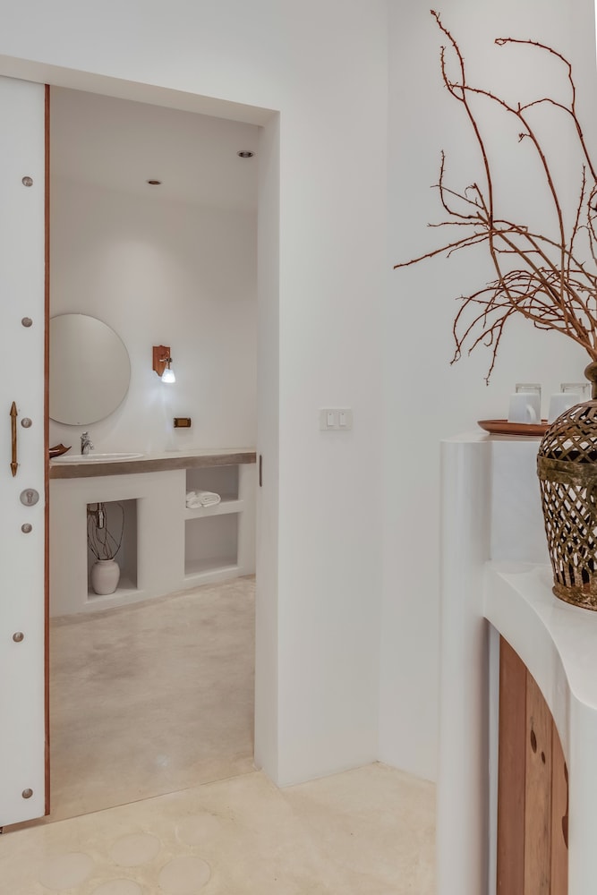 Ampersand Resort 3/50