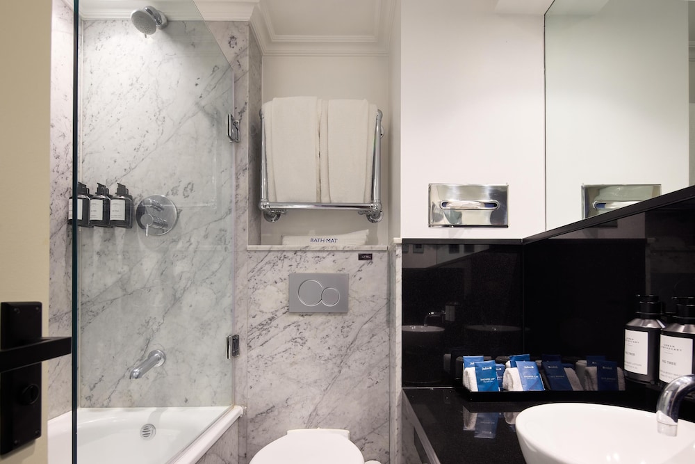Radisson Blu Hotel London Bond Street 69/71