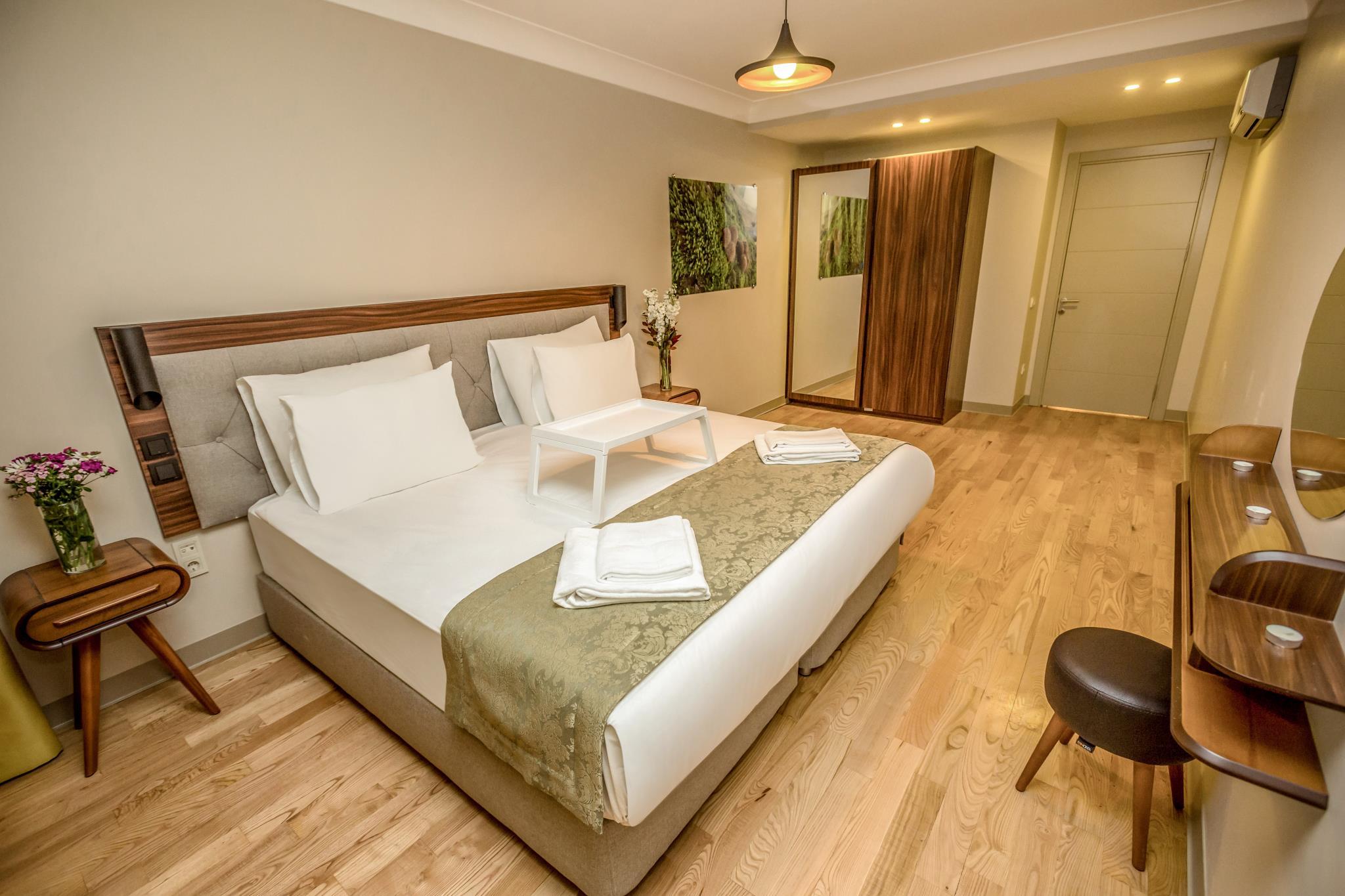 3 BEDROOMS, APARTMENT