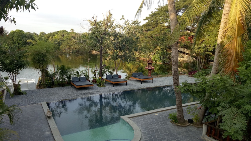 Samathi Lake Resort 1/48