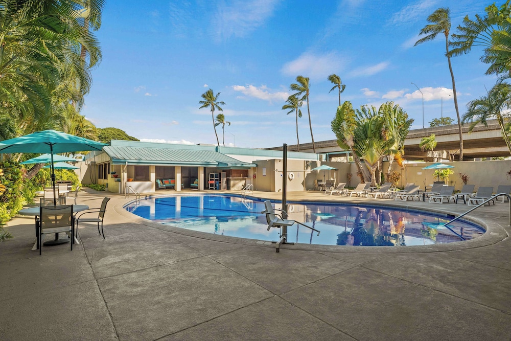 Airport Honolulu Hotel, Trademark Collection by Wyndham 62/63
