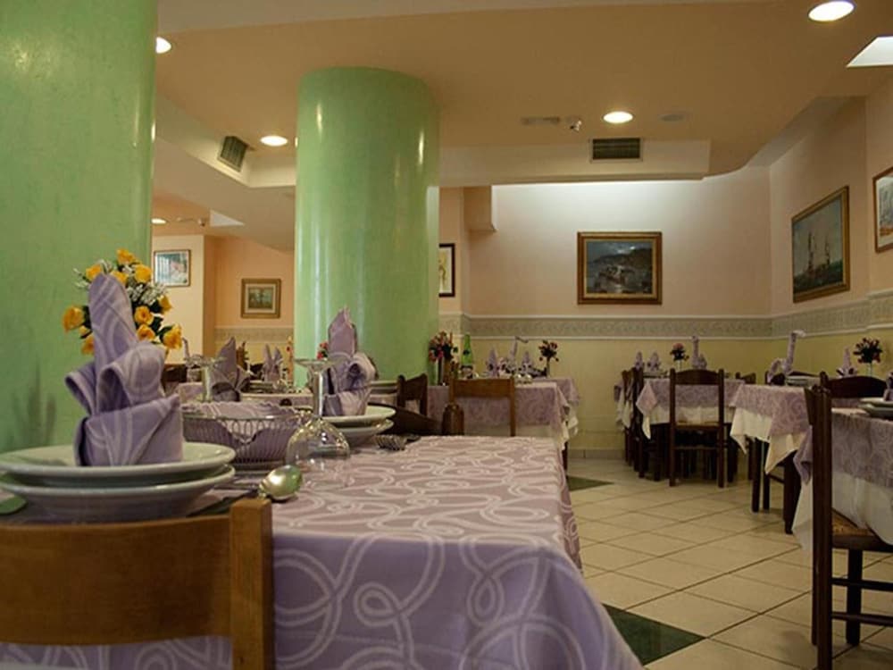 Hotel Monica 27/33