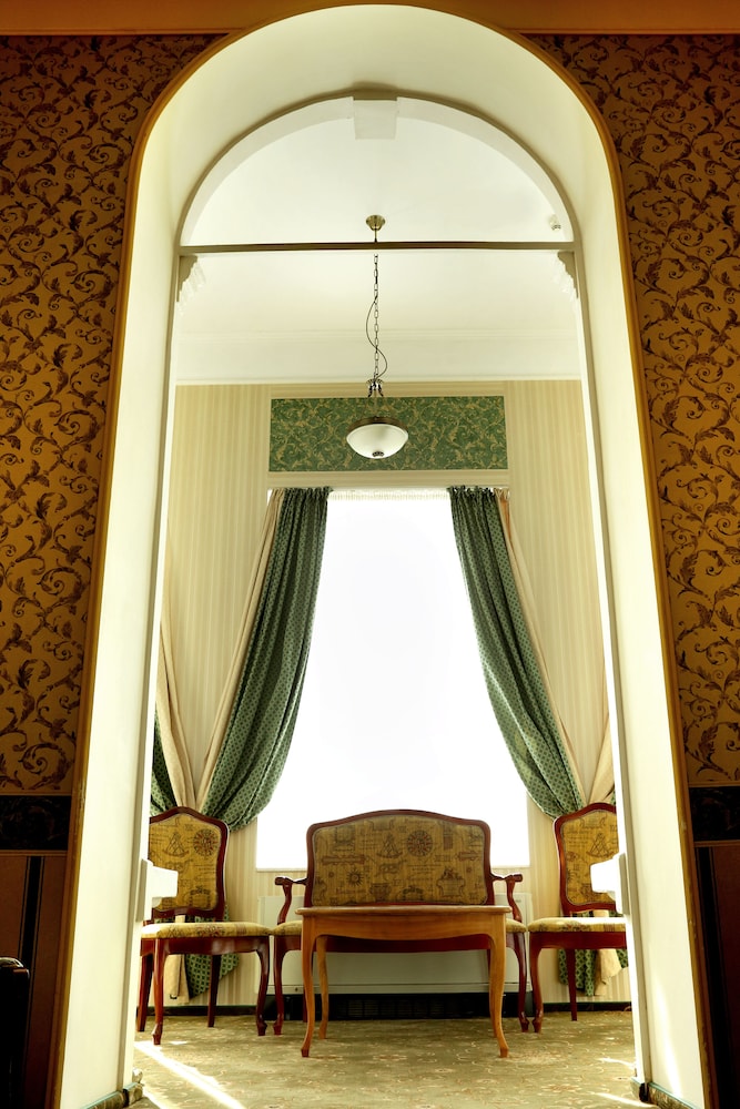Anna Palace 33/50